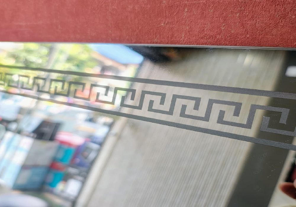 FANCY FRAME MIRROR DESIGN