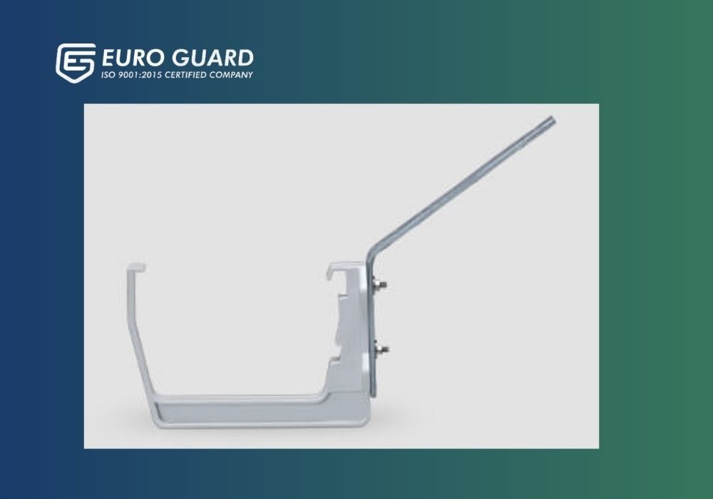 EUROGUARD PVC CLAMP WITH IRON HANDLE 160mm