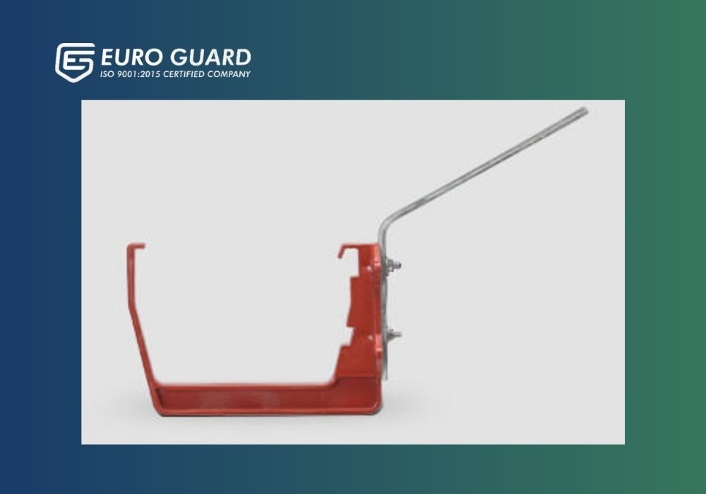 EUROGUARD PVC CLAMP WITH IRON HANDLE 160mm