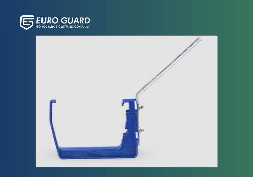 EUROGUARD PVC CLAMP WITH IRON HANDLE 160mm